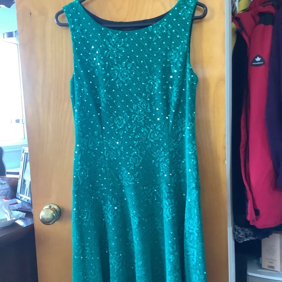 Sz10 Green Fit ‘n Flare Dress NWOT - Picture 1 of 8